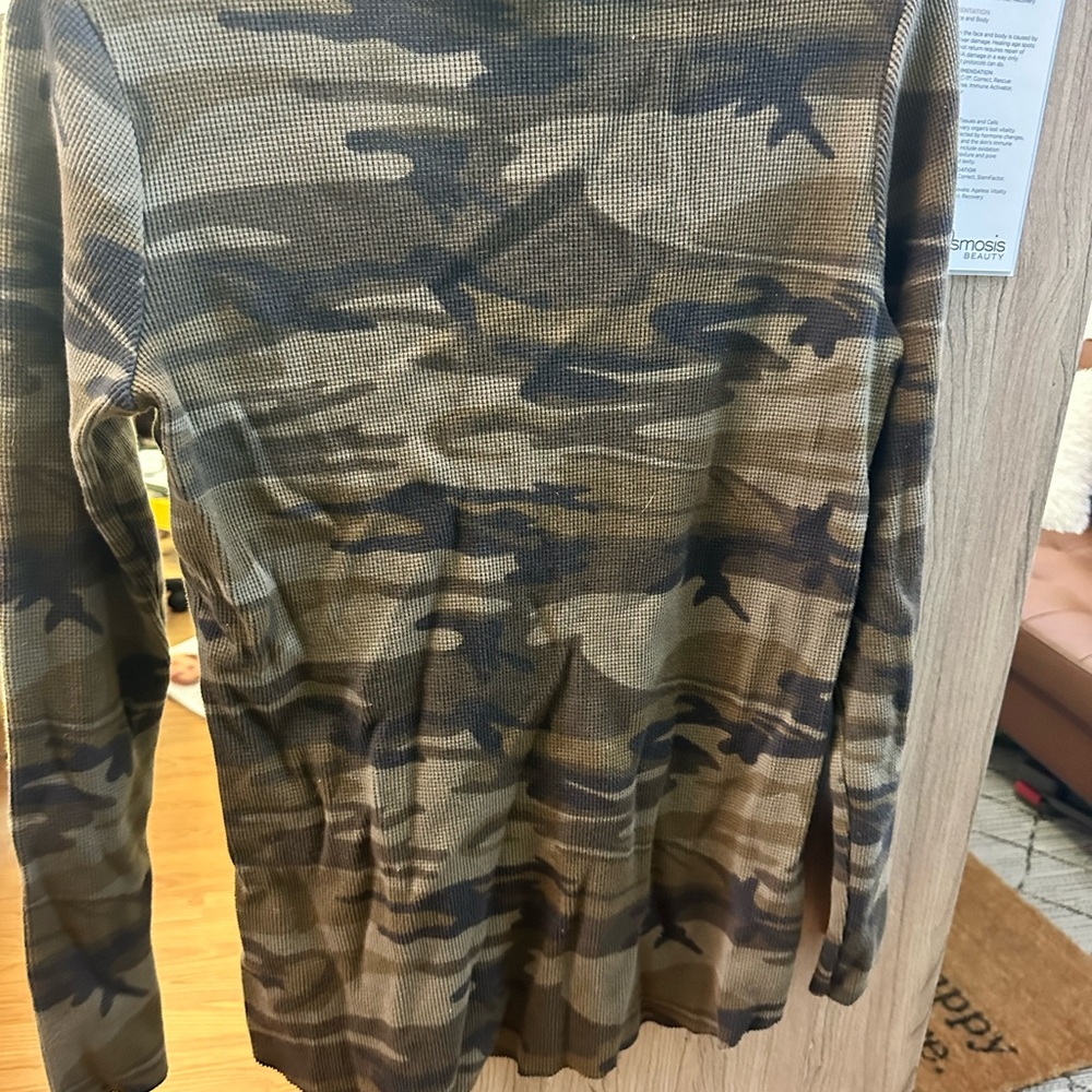 Johnny Was Embroidered Floral Camouflage Thermal Top -Sweatshirt - Picture 4 of 7